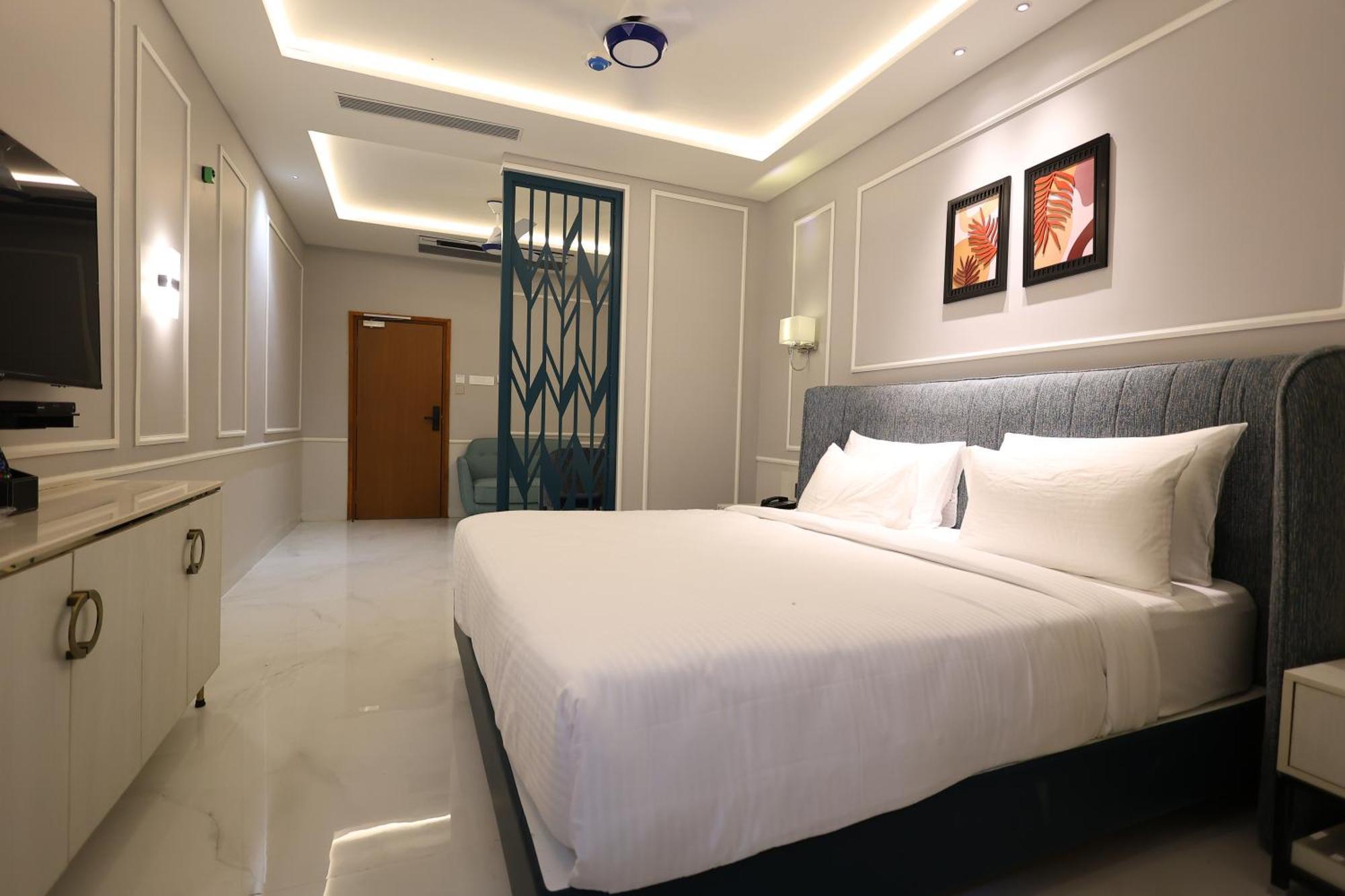 The Oaks Elite Hotel Kalaburagi Bagian luar foto